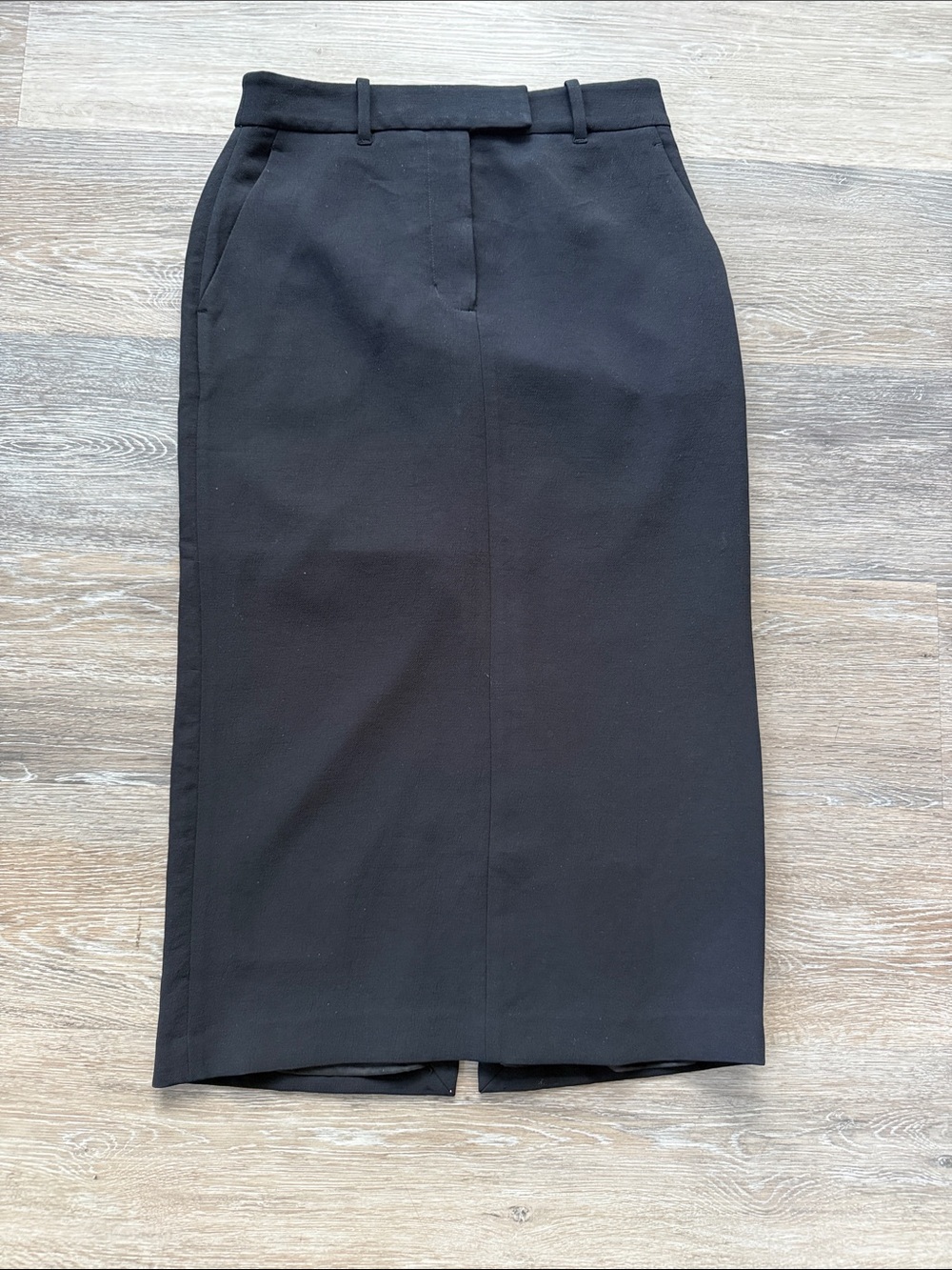 Aritzia Wilfred black Pencil midi Skirt, crepette with slit at back